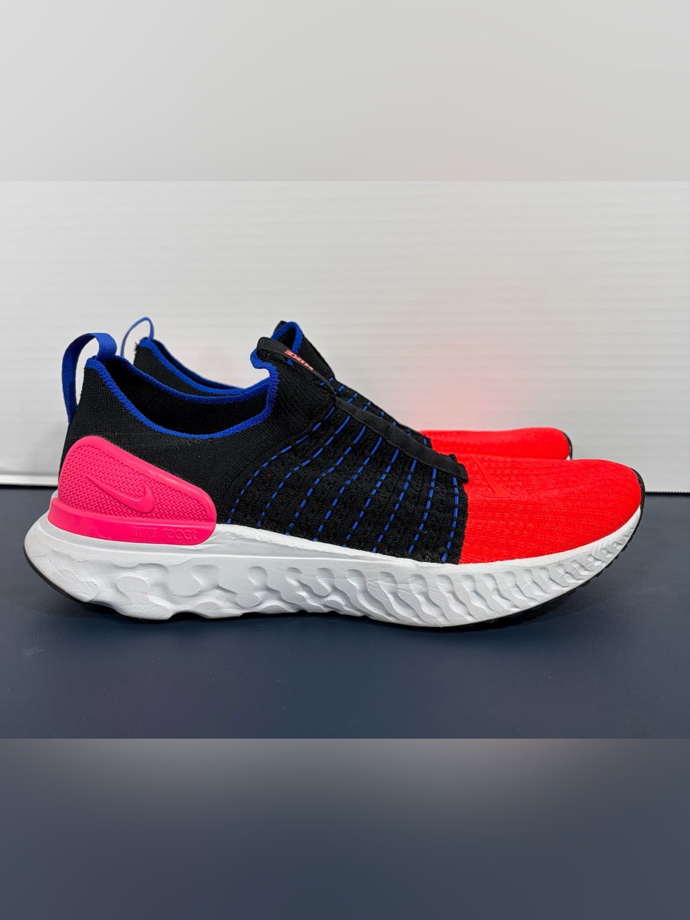 Nike REACT PHANTOM RUN FLYKNIT 2  Women’s Sneakers  Size 12 (DX2354 001) - Picture 5 of 8